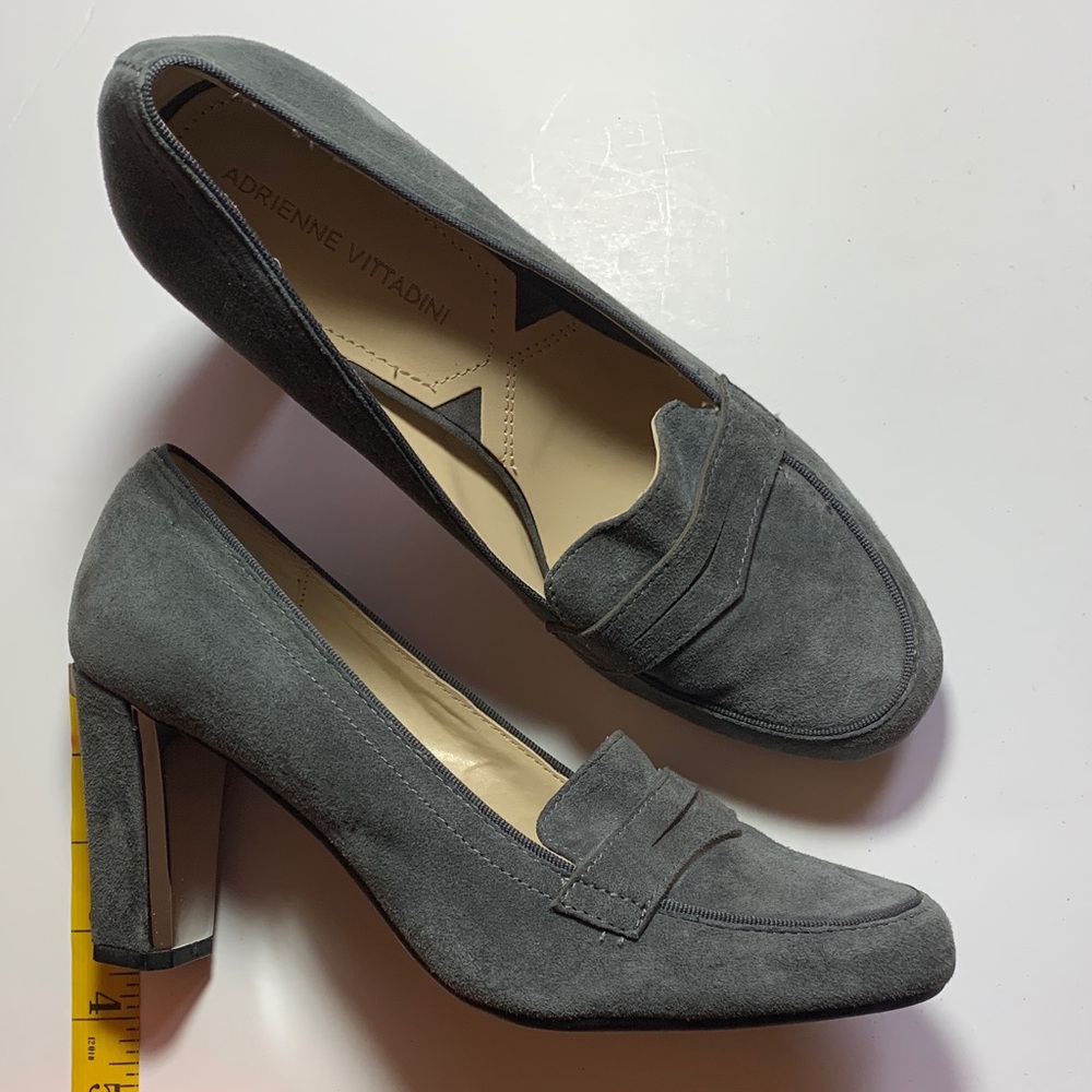 Adrienne Vittadini Gray Suede Block Heel Loafer Pump Size 8M AV-Pezant Classic